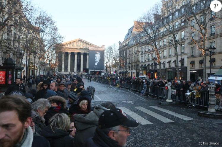 3714619-illustration-de-la-foule-lors-des-obsequ-950x0-1