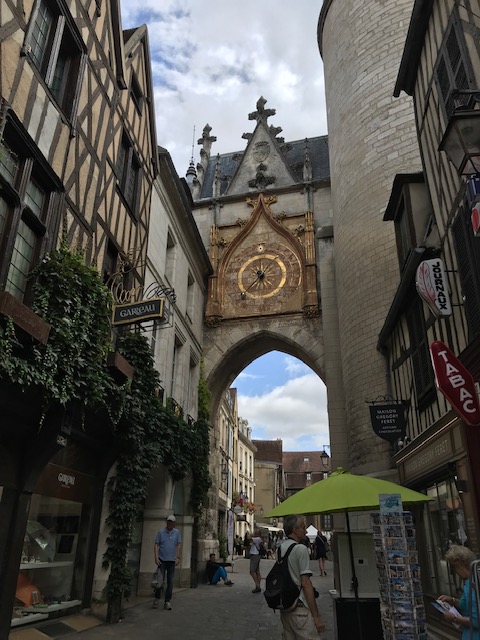 Auxerre City gate.jpg